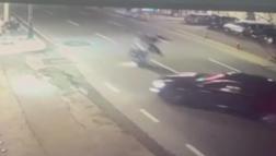 Beşiktaş’ta motosikletle otomobile çarparak takla atan 2 kişi öldü; kaza anı kamerada