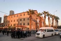 İzmir'de belediyenin Meslek Fabrikası Müdürlüğü olarak kullandığı eski DGM binasında tahliye süreci başladı