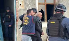 2 evi ateşe verdi, gelen jandarma ekiplerine saatlerce direndi