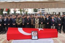 Kaza şehidi polis memuru, Elazığ’da son yolculuğuna uğurlandı