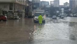 Mardin’de yarım saatlik sağanakta cadde ve sokaklar göle döndü