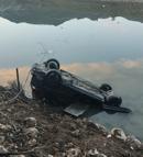 Elazığ’da nehre düşen otomobilin sürücüsü yaralandı