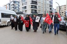 Evlat nöbetindeki anne: Ceza yok, gelin teslim olun