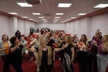 Muğla'da Yaşam Evi sakinlerine müzik ve danslı eğlence