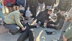 Motosiklet, otomobile çarptı: 2 yaralı