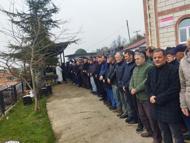 Uçurumdan yuvarlanan otomobilde ölen baba ve kız toprağa verildi