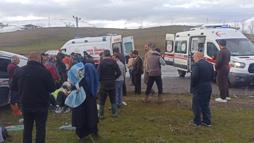 Van'da dağcıları taşıyan minibüs takla attı; 13 yaralı