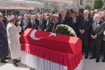 Eski TBMM Başkanı Hüsamettin Cindoruk son yolculuğuna uğurlandı -1