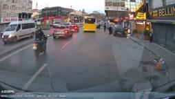 Ümraniye’de motosiklet sürücüsünün otomobile çarptığı anlar kamerada