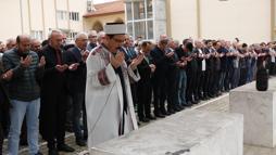 Öğretmen ve öğrenciler için gıyabi cenaze namazı