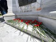 Edirne’de öğretmenlerden, Kahramanmaraş’taki saldırıda hayatını kaybedenler anısına karanfil