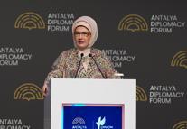 Emine Erdoğan'dan Filistinli çocukların eğitimi için çağrı