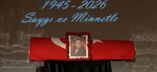 Sanatçı Feyha Çelenk için Ahmet Vefik Paşa Devlet Tiyatrosu’nda tören düzenlendi