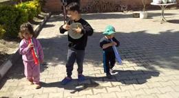 Köyde miniklerin müzikli eğlencesi izleyenleri gülümsetti