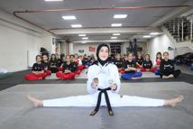 Salondaki çocukları izleyip tekvandoya başlayan işitme engelli Fatma’nın hedefi Avrupa şampiyonluğu