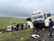 Siverek’te TIR ile hafif ticari araç çarpıştı: 2 ölü, 1 yaralı