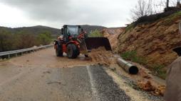 Gercüş’te sağanak; evleri su bastı