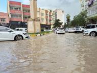 Kızıltepe’de sağanak; yollar göle döndü
