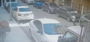Pendik’te yola fırlayan çocuğa otomobilin çarptığı anlar kamerada