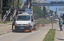 Kamyonette çıkan yangını, yoldan geçen araç sürücüleri söndürdü