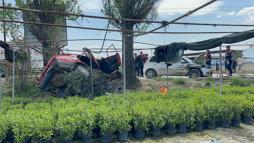 İzmir'de 3 otomobilin karıştığı kaza: 1 ölü, 3 yaralı