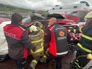 Otomobil TIR’a çarptı; 4 yaralı