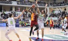 Merkezefendi evinde direnemedi