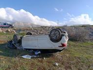Malatya'da devrilen otomobilin sürücüsü yaralandı