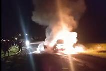 Seyir halindeki otomobil alev aldı; 5 kişi son anda kurtuldu