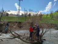 Şemdinli'de dereye düşen 8 yaşındaki Osman için arama çalışması başlatıldı