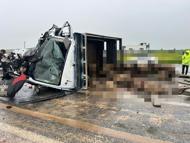 Siirt’te koyun yüklü kamyonet ile otomobil çarpıştı: 2 ölü, 3 yaralı