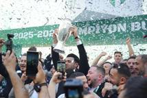 Bursaspor, şampiyonluk kupasını törenle aldı