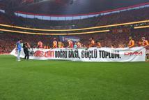 Derbi maçta 'Dezenformasyona Kırmızı Kart' mesajı