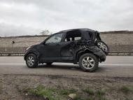 Minibüs, otomobile ve tabela direğine çarptı: 1 ölü