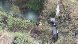 Porsuk Çayı’na düşen otomobilin sürücüsü ağır yaralandı, yanındaki eşi öldü