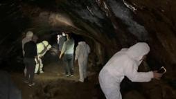 Öğretmenler özel kıyafetlerle lav tüpünü gezdi