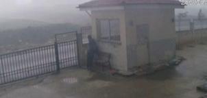 Gaziantep’te fırtınaya yakalanan çobanın zor anları kamerada