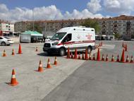 Ambulans sürücülerine güvenli sürüş eğitimi