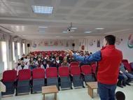 Edirne’de polisten öğrencilere ‘doğru iletişim’ semineri