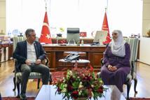 Özgür Özel, 'Barış Anneleri'ni kabul etti