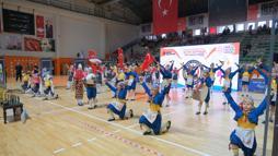İnegöl’de ‘Altın Adımlar Halk Dansları Yarışması’nda şampiyonlar belli oldu