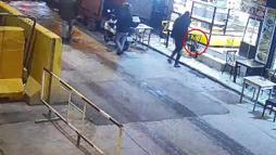 Beyoğlu'nda sandalyede asılı çantayı çalan şüpheli yakalandı