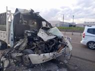 Kamyonet ile TIR çarpıştı: 1 ölü, 1 yaralı
