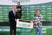 Tekirdağ Büyükşehir Belediyesi, çiftçilere sebze fidesi dağıttı