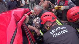 Erzurum’da halk otobüsü ile otomobil çarpıştı: 5 yaralı