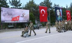 47 engelli 1 günlüğüne asker oldu