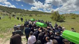 Yozgat'ta kazada ölen 2 öğrenci ile servis şoförü toprağa verildi/Ek fotoğraflar