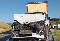 TIR'la çarpışan otomobildeki anne ve kızı öldü, baba ağır yaralı