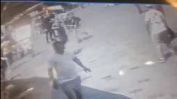 Taksim’de kazmayla esnafa saldırdılar; tekme tokat dayak yediler