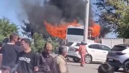 Şanlıurfa’da tur otobüsü alev alev yandı
